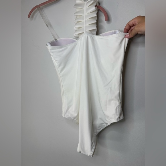 Elegant White Ruffled Bathing Suit – Size Large – Never Worn - Picture 3 of 6